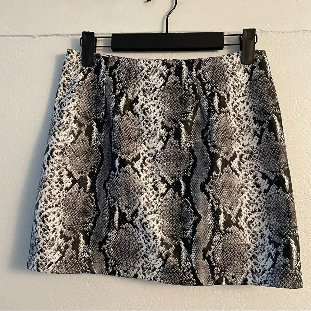 F21 nwt faux snake skin print mini skirt - Picture 8 of 15